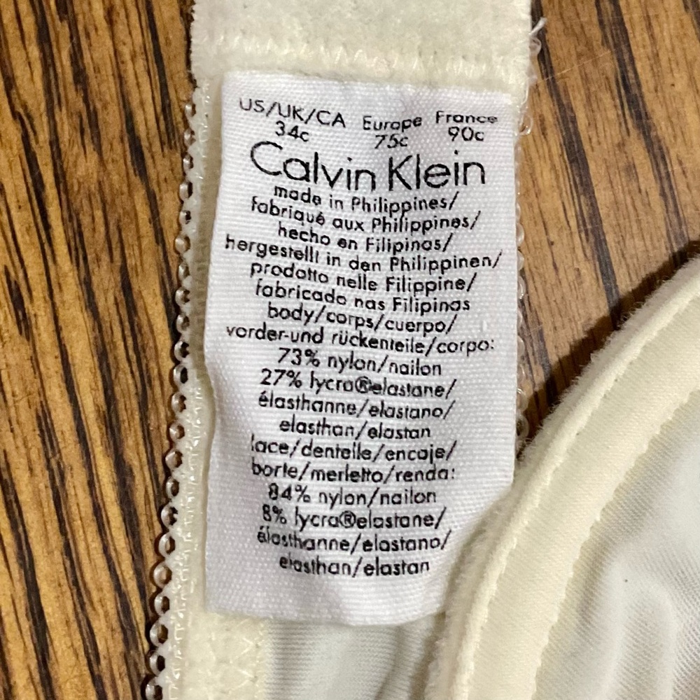 Pretty Calvin Klein Cream Lace Bra - Picture 5 of 7